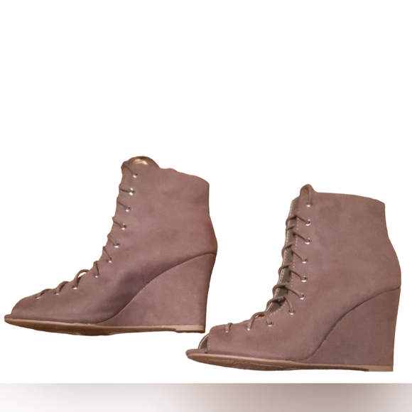 Qupid Shoes Qupid Lace Up Taupe Wedge Bootie Sz 75 Poshmark